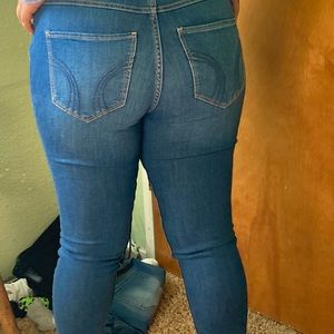 High-Rise Super Skinny Hollister Jean